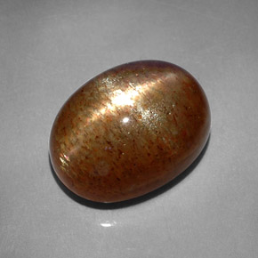 Pierre de soleil étoilée marron naturelle coupe ovale, 8,41 ct, opaque