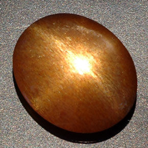 Pierre de soleil étoilée marron naturelle coupe ovale, 8,09 ct, opaque