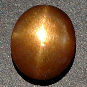 Pierre de soleil étoilée marron naturelle coupe ovale, 8,09 ct, opaque