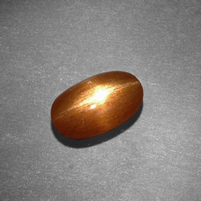 Pierre de soleil étoilée marron naturelle coupe ovale, 1,53 ct, opaque