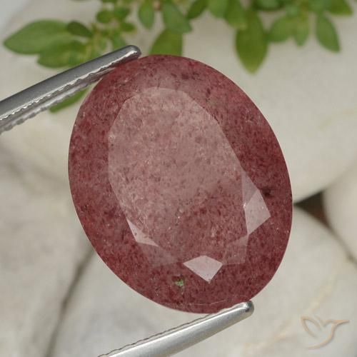 Quartz fraise Rouge moyen naturelle ovale, 12.44 ct, Translucide