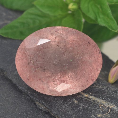 Quartz Fraise Rose moyen naturelle ovale, 8.69 ct, Translucide