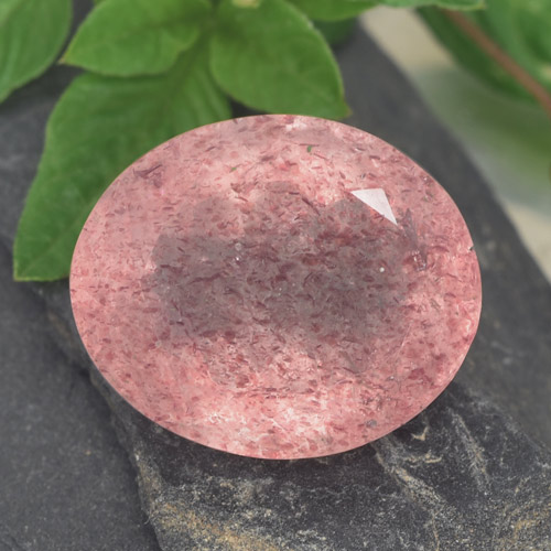Quartz fraise rose naturelle coupe ovale, 8,93 ct, translucide