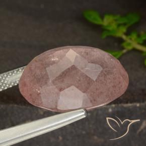 Quartz fraise Rose intense naturelle ovale, 12.98 ct, Translucide