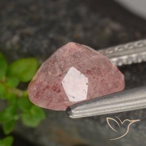 Quartz Fraise Rose léger naturelle Tour, 1.77 ct, Translucide