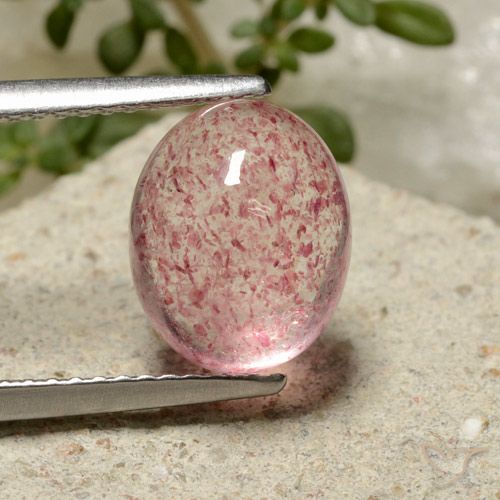 Quartz Fraise Rose moyen naturelle ovale, 3.32 ct, Translucide