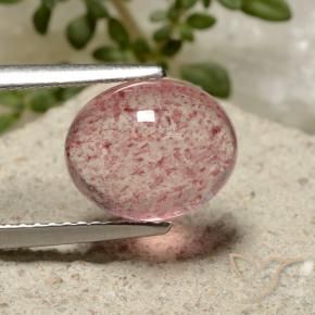 Quartz Fraise Rose moyen naturelle ovale, 3.32 ct, Translucide