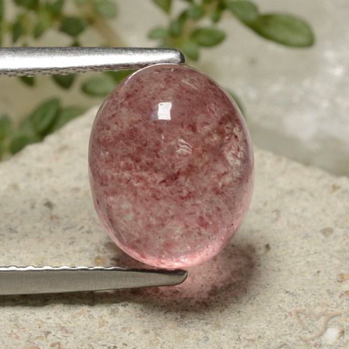 Quartz fraise Rose moyen naturelle ovale, 4.30 ct, Translucide