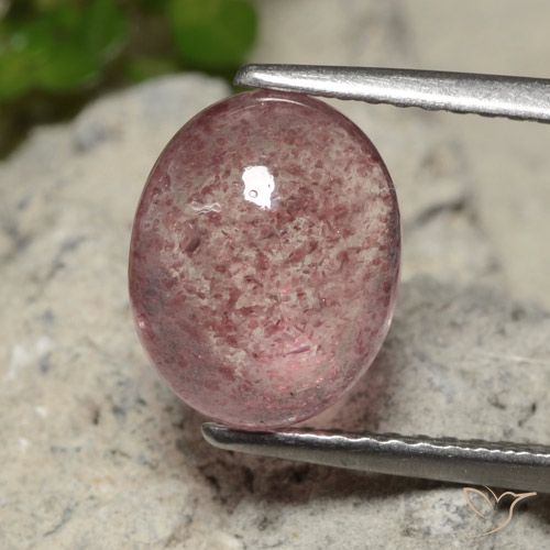 Quartz Fraise Rose naturelle ovale, 3.20 ct, Translucide
