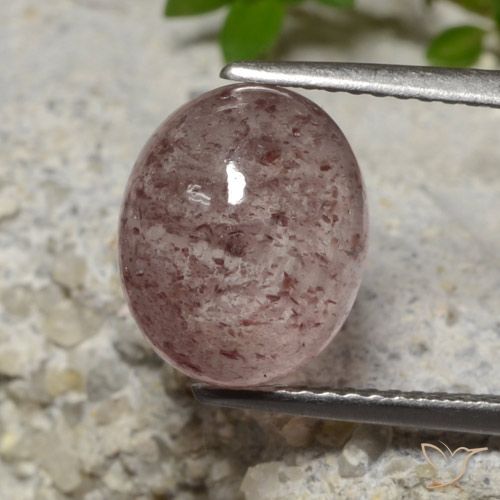 Quartz Fraise Rose foncé naturelle ovale, 5.07 ct, Translucide