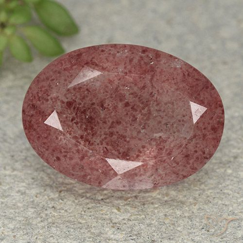 Quartz Fraise Rose foncé naturelle ovale, 5.61 ct, Translucide