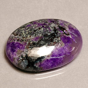 Sugilite multicolore naturelle coupe ovale, 16,51 ct, opaque
