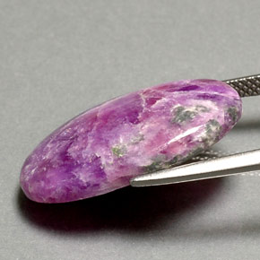Sugilite multicolore naturelle coupe ovale, 11,75 ct, opaque