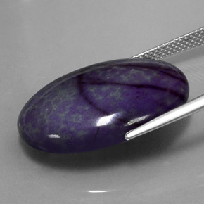 Sugilite multicolore naturelle coupe ovale, 22,11 ct, opaque