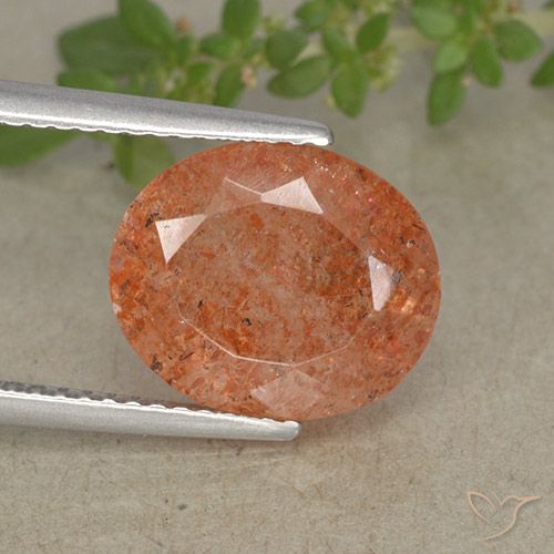 Pierre de soleil orange naturelle coupe ovale, 3,83 ct, translucide