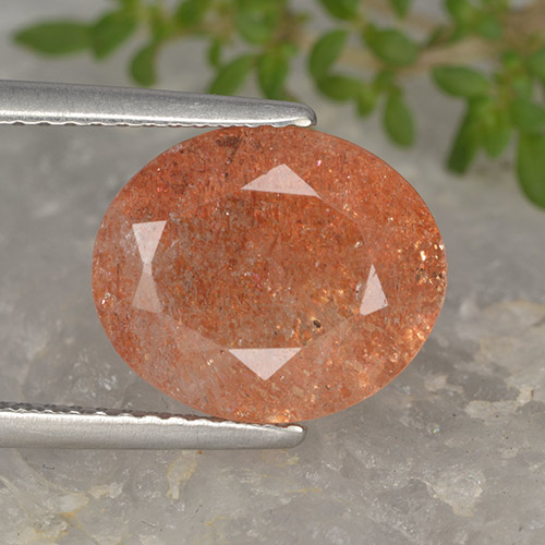 Pierre de soleil orange naturelle coupe ovale, 3,94 ct, translucide