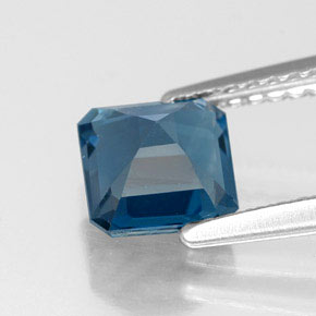Topaze bleue naturelle taille émeraude, 1,36 ct, VVS