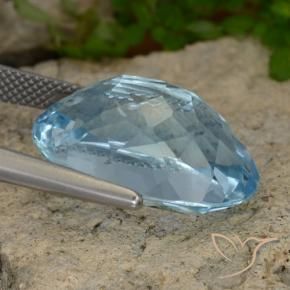 Topaze Bleu Suisse naturelle ovale, 22.93 ct, VVS-VS
