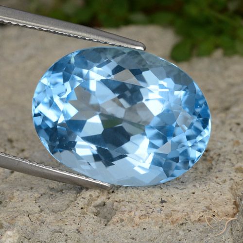 Topaze Bleu Suisse naturelle ovale, 22.74 ct, VVS-VS