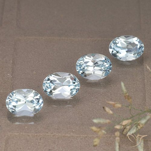 4.47ctw Naturel Bleu ciel Topaze, ovale, VVS-VS
