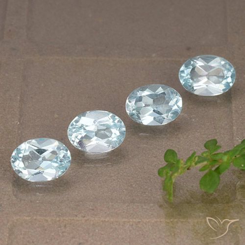 4.23ctw Naturel Bleu ciel Topaze, ovale, VVS-VS