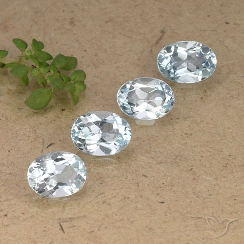 3.88ctw Naturel Bleu ciel Topaze, ovale, VVS-VS