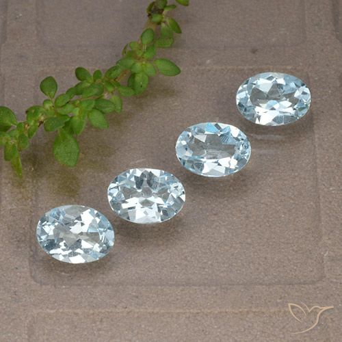 3.48ctw Naturel Bleu ciel Topaze, ovale, VVS-VS