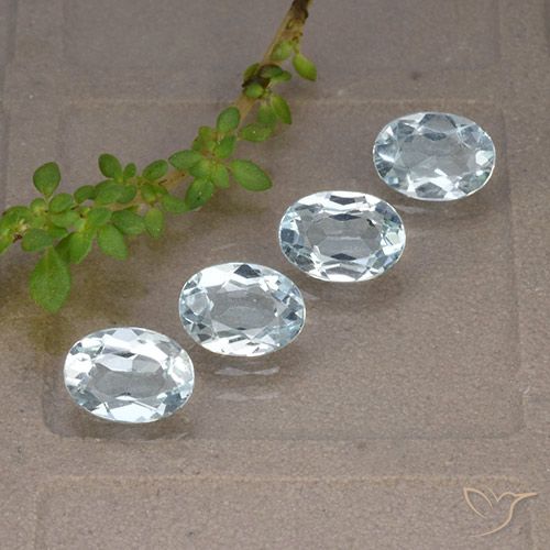 3.85ctw Naturel Bleu ciel Topaze, ovale, VVS-VS