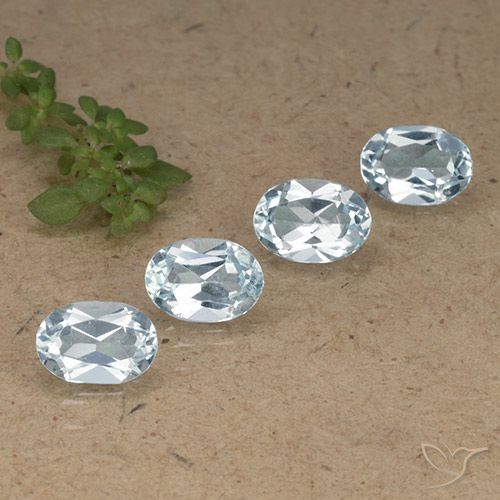 3.81ctw Naturel Bleu ciel Topaze, ovale, VVS-VS