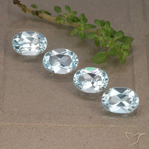 3.93ctw Naturel Bleu ciel Topaze, ovale, VVS-VS