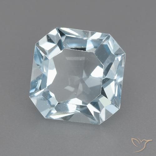 Topaze Bleu ciel naturelle Taille émeraude, 3.13 ct, VVS