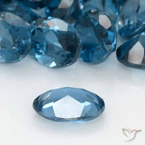 Topaze Bleu Londres naturelle ovale, 0.91 ct, VVS-VS