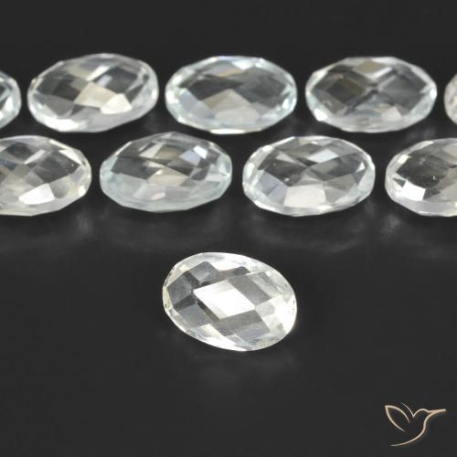 Topaze Blanc chaud naturelle ovale, 0.68 ct, VVS