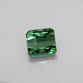 Tourmaline vert naturelle taille émeraude, 1,63 ct, VVS