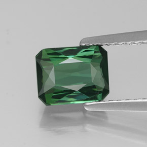 Tourmaline vert naturelle taille émeraude, 1,40 ct, VVS
