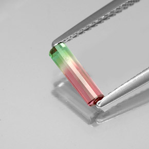 Tourmaline multicolore naturelle taille émeraude, 0,35 ct, VS