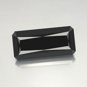Tourmaline noir naturelle taille émeraude, 61,48 ct, opaque