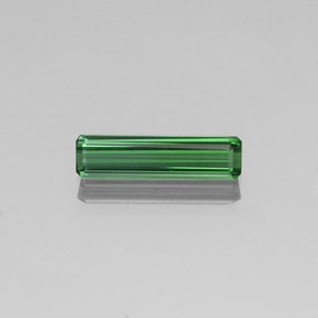Tourmaline Vert moyen naturelle Taille émeraude, 1.36 ct, VVS