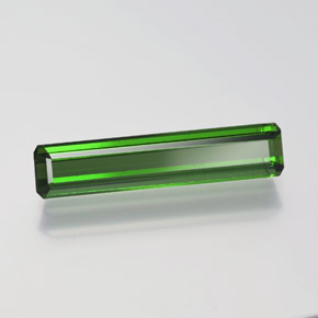 Tourmaline vert moyen-foncé naturelle taille émeraude, 1,52 ct, VS-SI