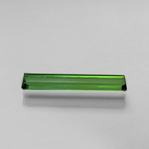 Tourmaline vert foncé naturelle taille émeraude, 1,38 ct, VS