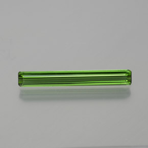 Tourmaline Vert moyen naturelle Taille émeraude, 1.35 ct, VVS-VS