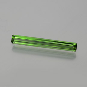 Tourmaline Vert moyen naturelle Taille émeraude, 1.35 ct, VVS-VS