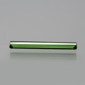 Tourmaline Vert moyen naturelle Taille émeraude, 1.35 ct, VVS-VS