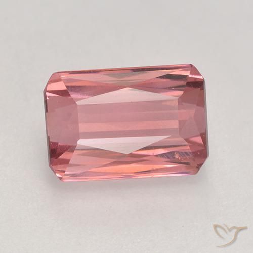 Tourmaline Orange rose naturelle Taille émeraude, 2.57 ct, VVS-VS