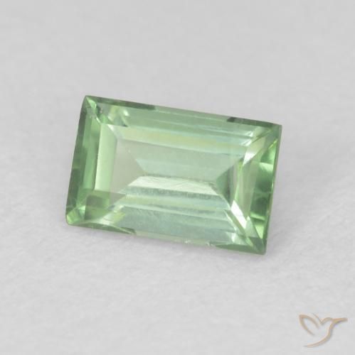 Tourmaline Vert forêt léger naturelle Baquette, 0.66 ct, VS
