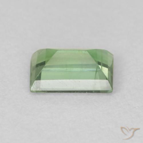 Tourmaline Vert forêt léger naturelle Baquette, 0.66 ct, VS