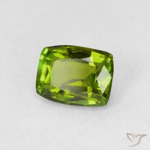 Tourmaline Vert moyen naturelle Coussin, 0.74 ct, VVS-VS