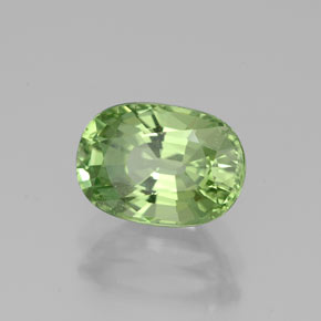 Grenat tsavorite vert naturelle coupe ovale, 2,40 ct, SI