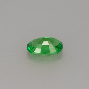 Grenat Tsavorite Vert chrome naturelle Coupe ovale, 0.60 ct, VS