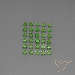Shop natural 2.67ct Vert éclatant Grenat Tsavorite gems, Carré, from Tanzanie at GemSelect. In stock, global shipping!